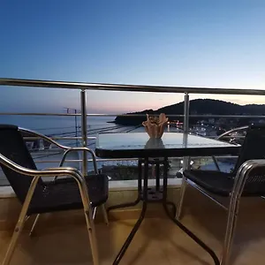 Dina's Himare